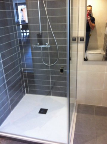 Entreprise de vitrerie spécialisée dans la pose de par-douche à Vaulx-en-Velin
